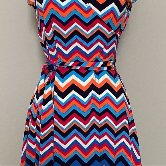 Leota Stitch Fix Finnely Sleeveless Chevron Belted Faux Wrap Dress, Small - Picture 4 of 8